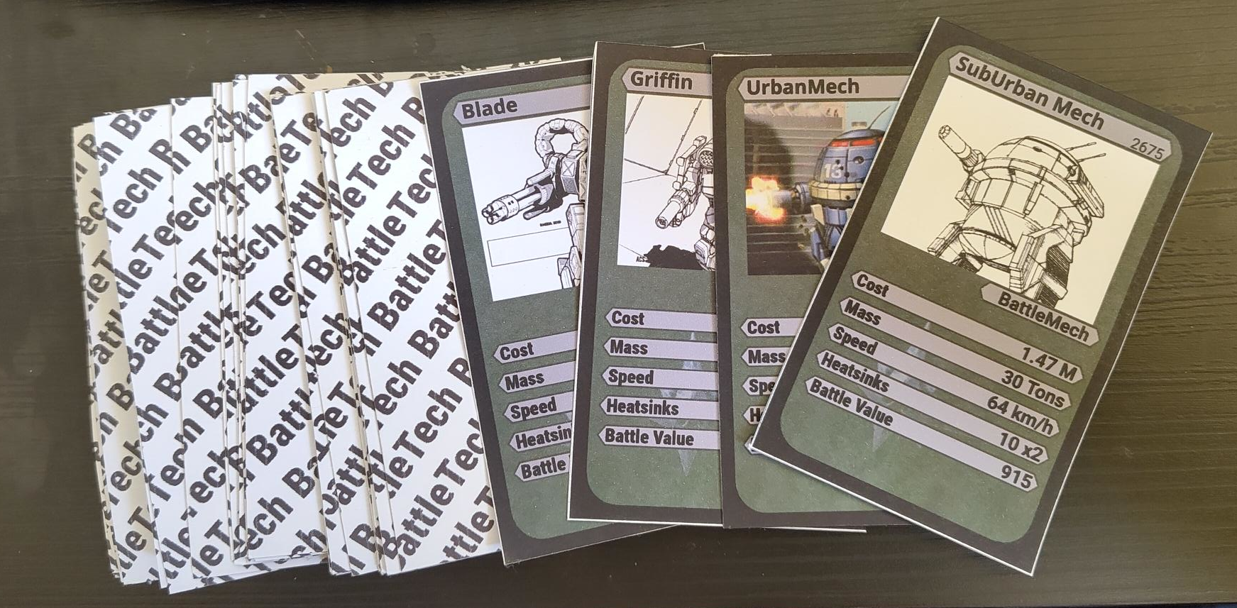 An image of the Battletech Mechatrumps set.